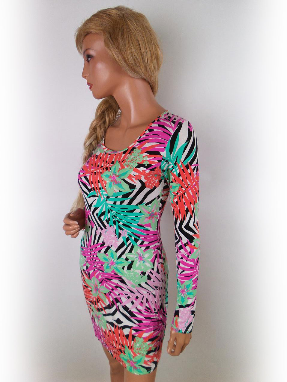 Graffic Size S/M Color Różowy Okrągły dekolt Sukienka Bodycon Długi rękaw Krótka