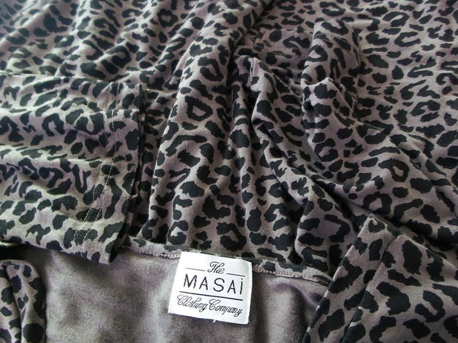 The Masai Size M Color Brązowy W serek Sukienka Prosta Długi rękaw Do Kolan Fabric Wiskoza