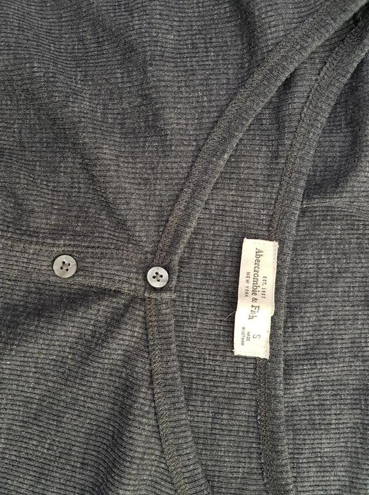 ABERCROMBIE & FITCH Size S Color Szary Okrągły dekolt Bluzka z guzikami na dekolcie Długi rękaw