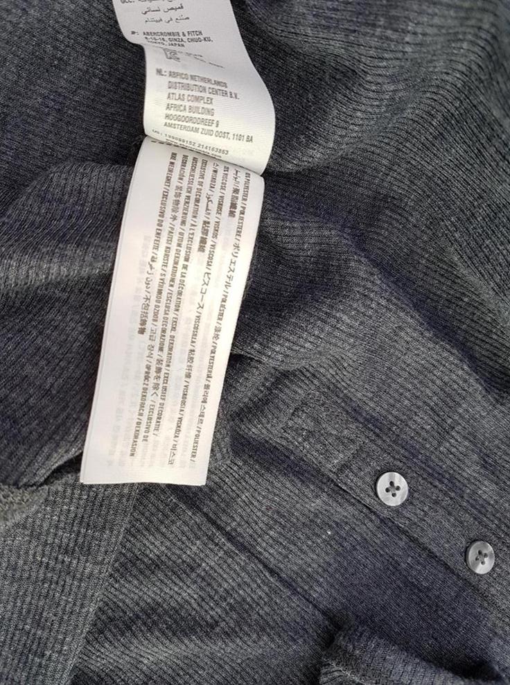 ABERCROMBIE & FITCH Size S Color Szary Okrągły dekolt Bluzka z guzikami na dekolcie Długi rękaw