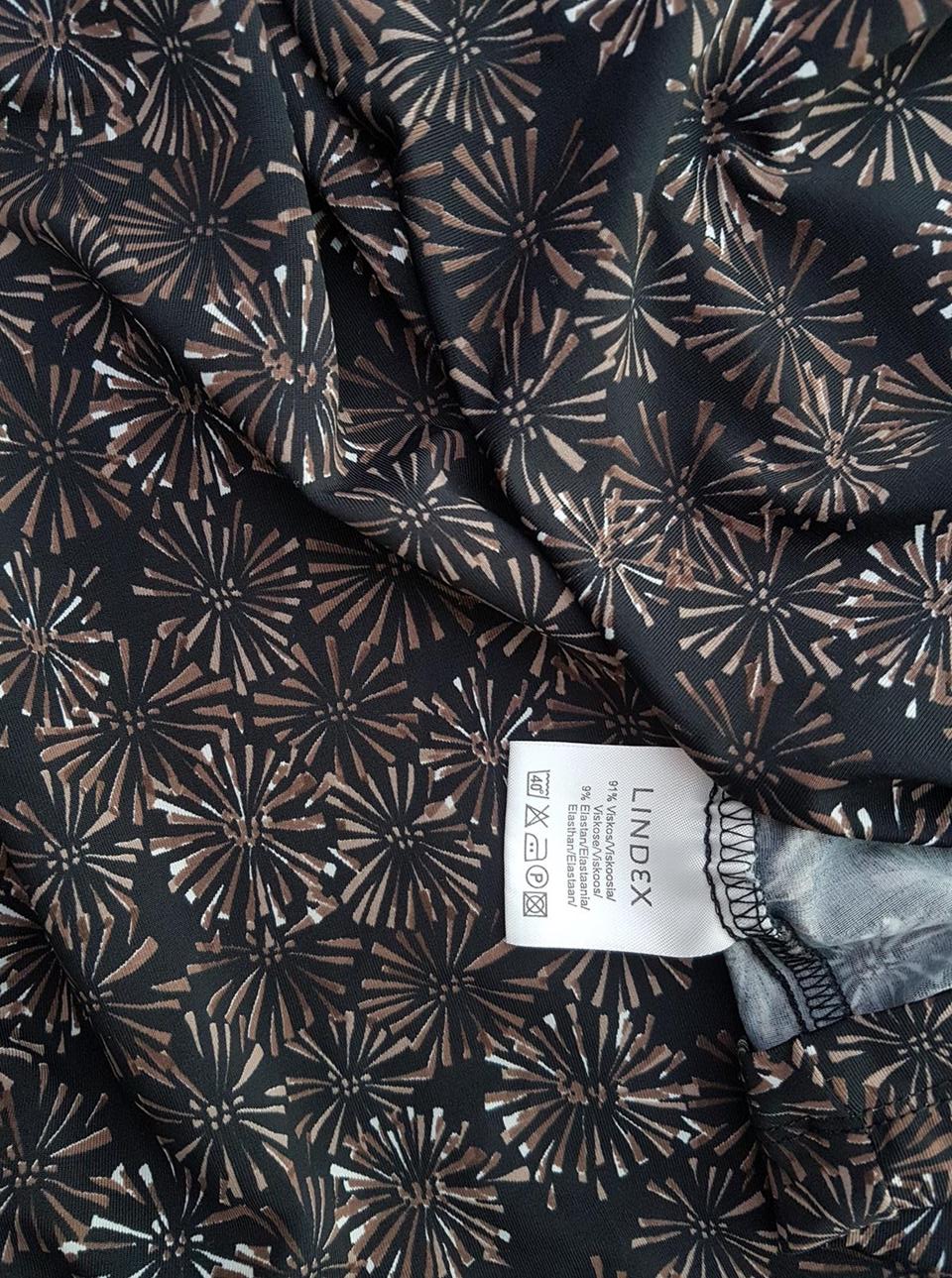 Lindex Size M Color Czarny Geometryczny W serek Sukienka Kopertowa Krótki rękaw Do Kolan Fabric Wiskoza