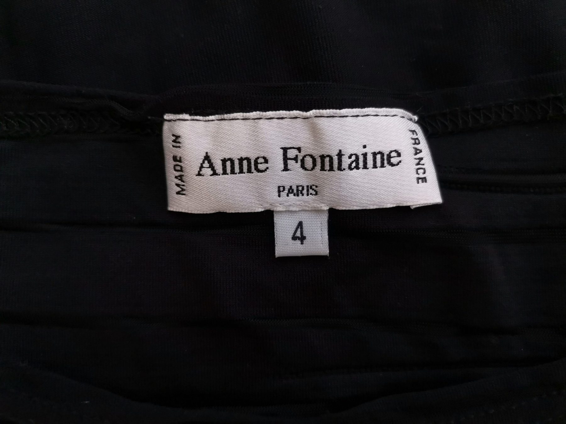 Anne Fontaine Size 4 (42) Color Czarny W łódkę Bluzka Bezrękawnik