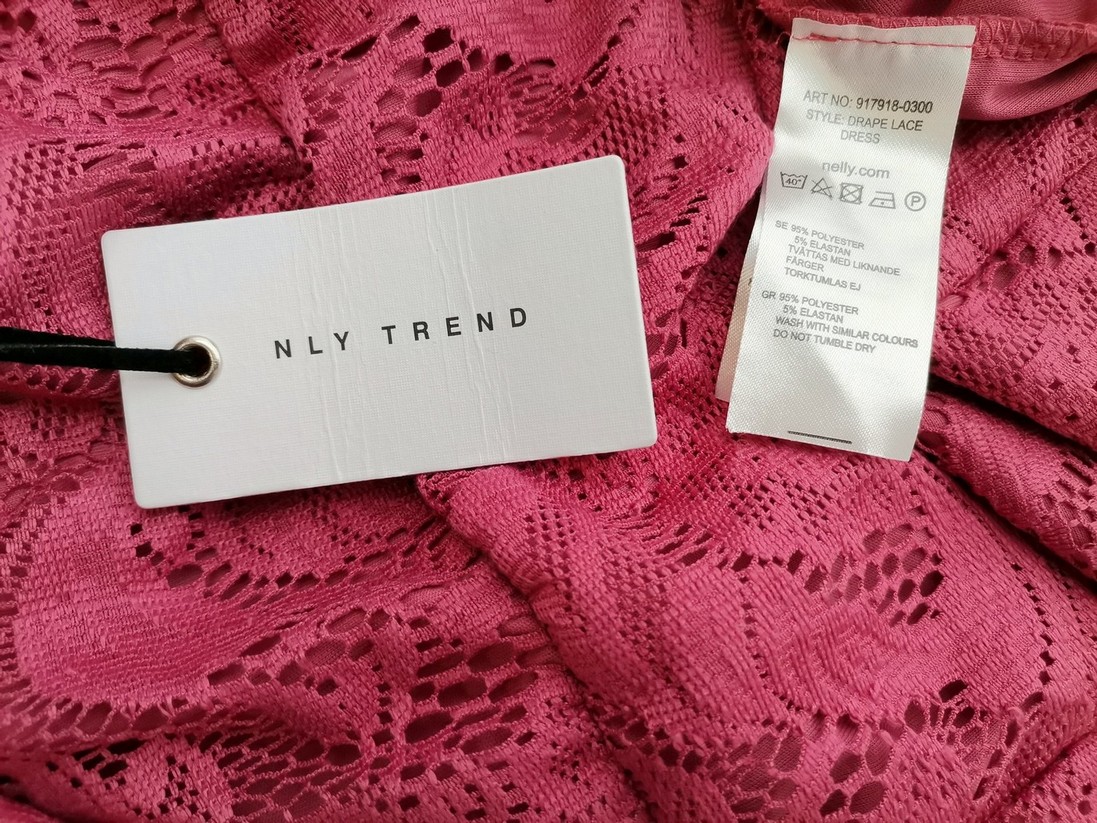 Nelly Trend Size M Color Fuksja Odkryte Ramiona Sukienka na Ramiączkach Bezrękawnik Do Kolan