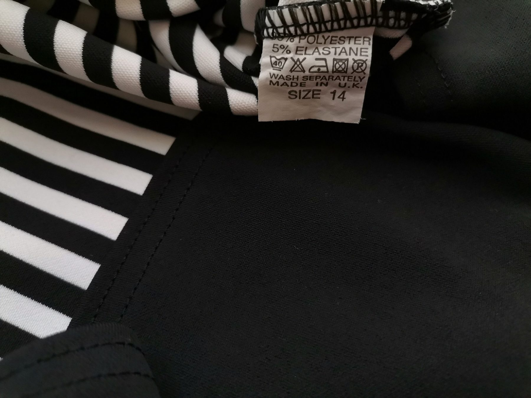 Evita Size 14 (42) Color Czarny Pasy Okrągły dekolt Sukienka Blouson Bezrękawnik Do Kolan