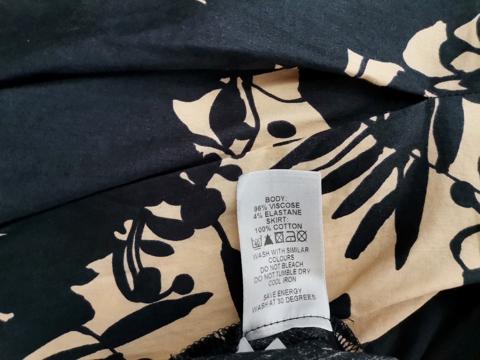 awear Size 10 (38) Color Czarny W serek Sukienka Trapezowa Krótki rękaw Do Kolan Fabric Wiskoza