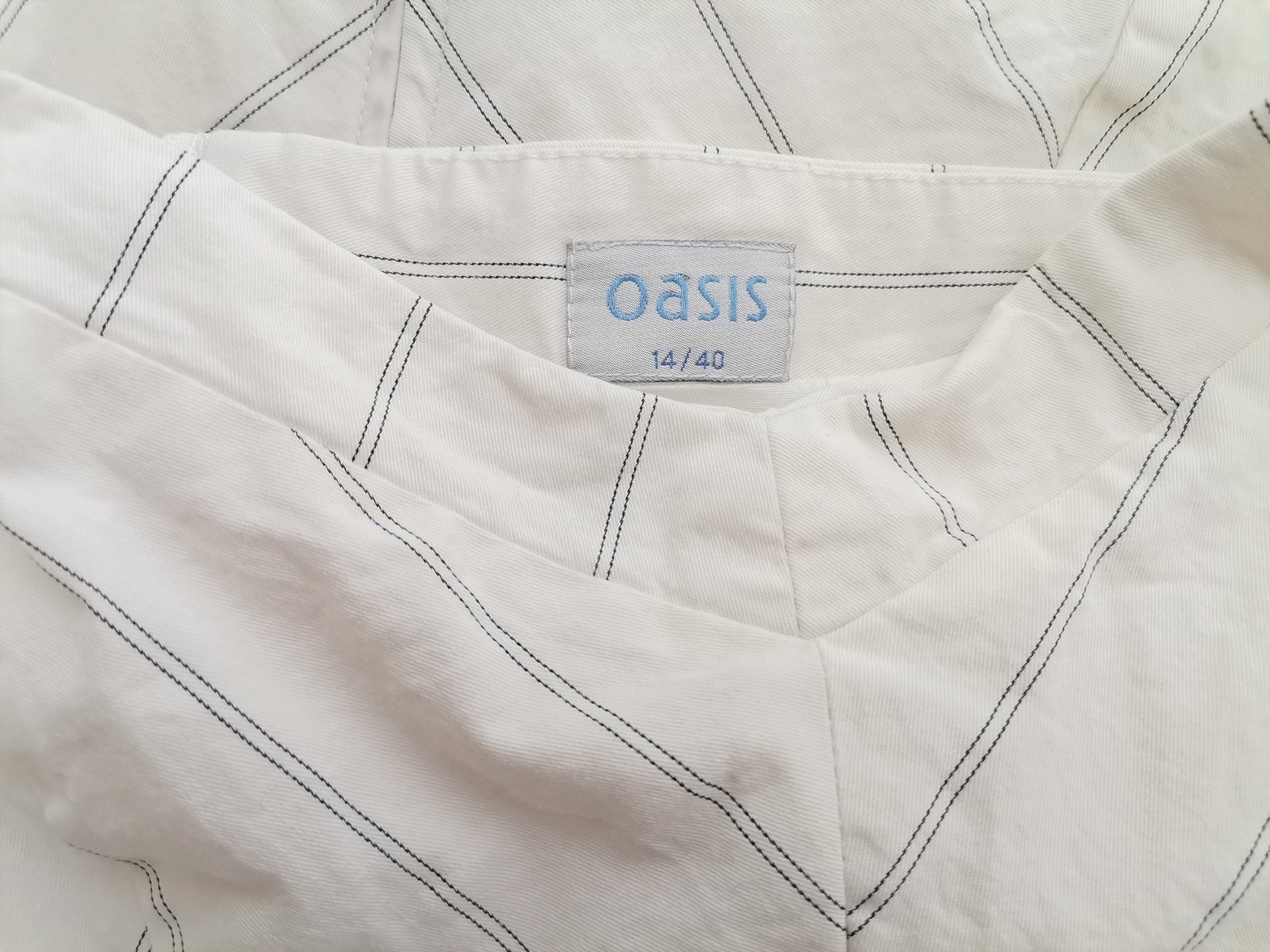 Oasis Size 14 (40) Color Biały Jodełka Dekolt Serce Bluzka Bezrękawnik Fabric Bawełna