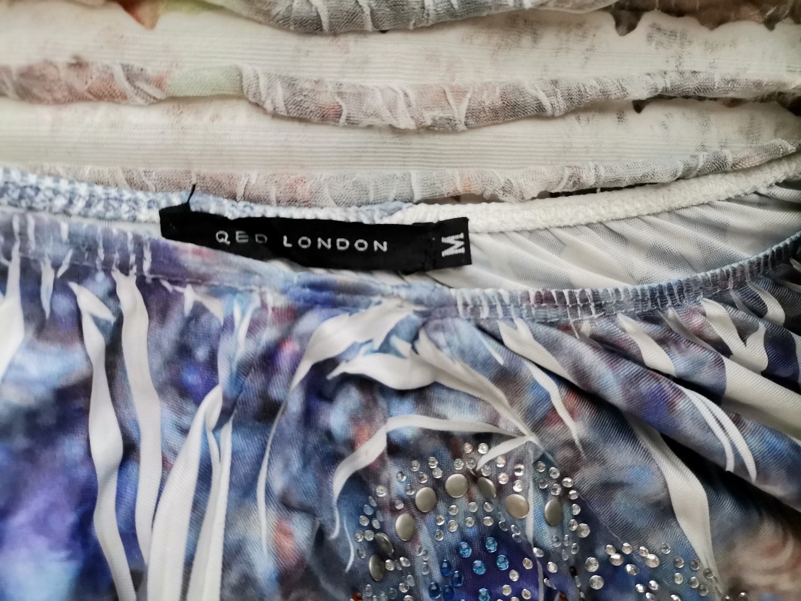 QED London Size M Color Niebieski W serek Sukienka Elegancka Krótki rękaw Do Kolan