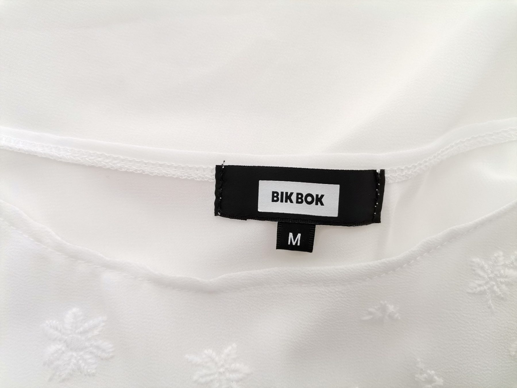 BIK BOK Size M Color Biały Okrągły dekolt Bluzka Krótki rękaw