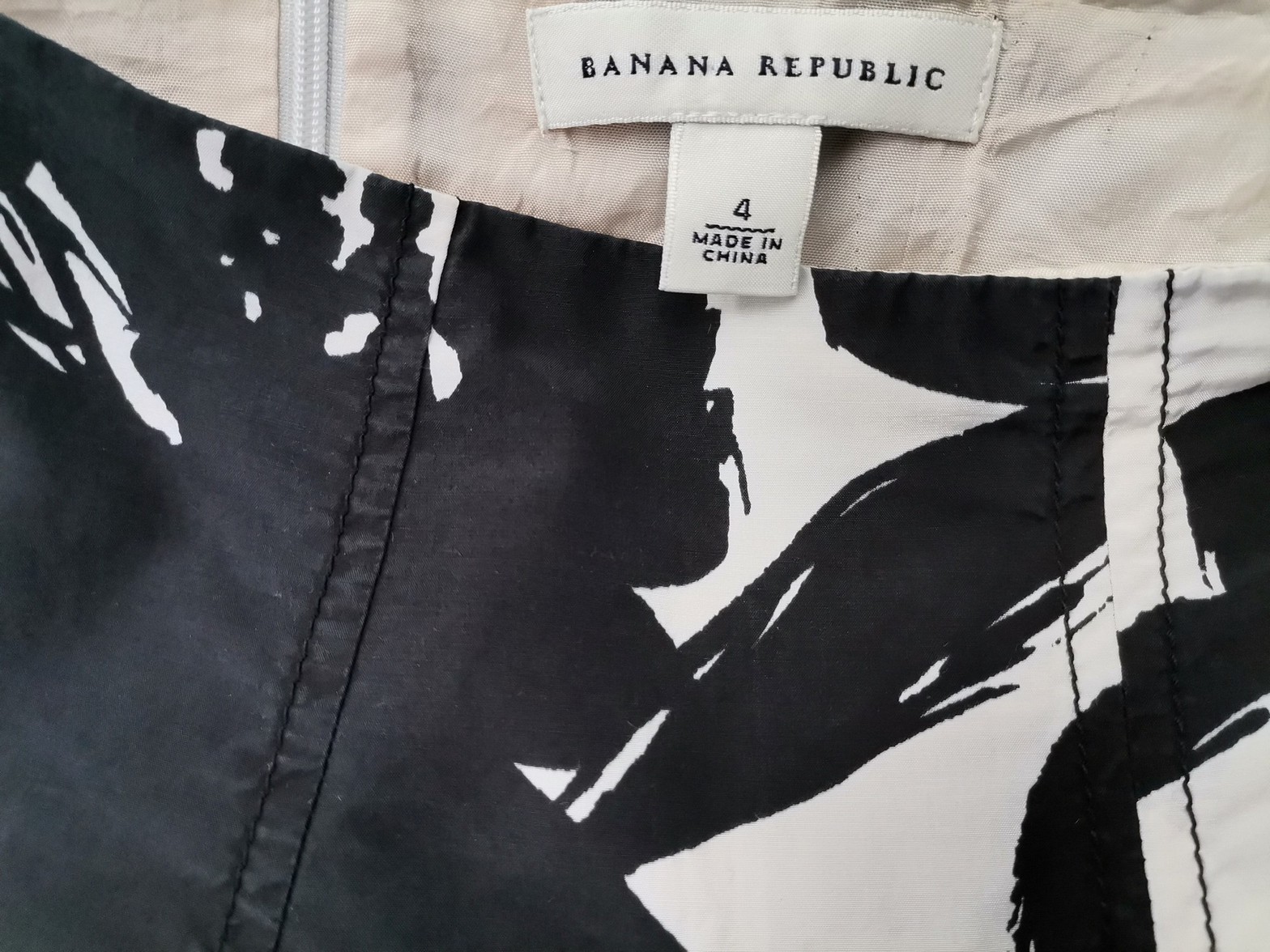 Banana Republic Size 4 (36) Color Czarny Spódnica Trapezowa Midi Fabric Jedwab