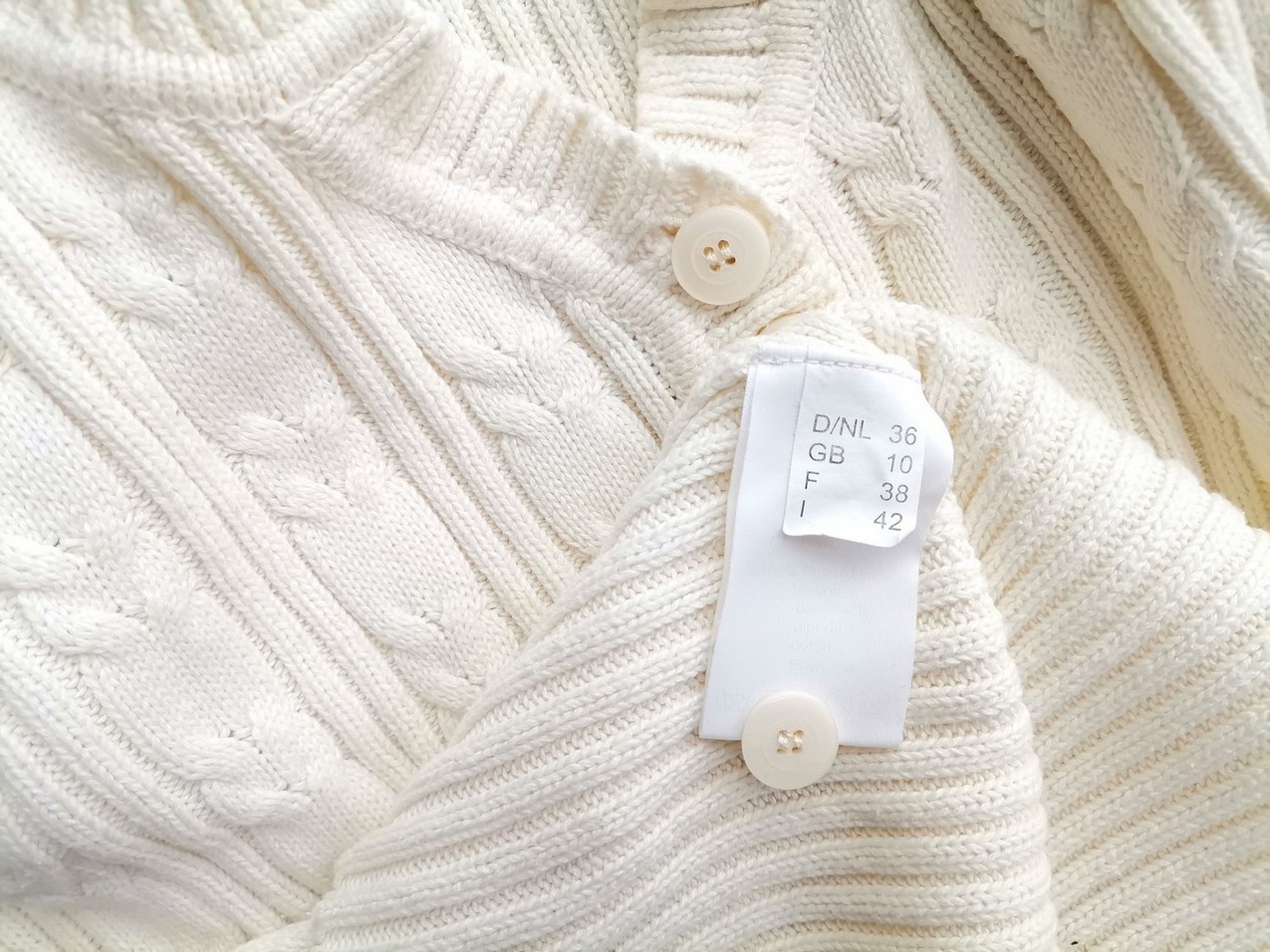 CLAIRE DK Size 36 Color Kremowy W serek Sweter Długi rękaw Fabric Bawełna 100% Dzianina kablowa