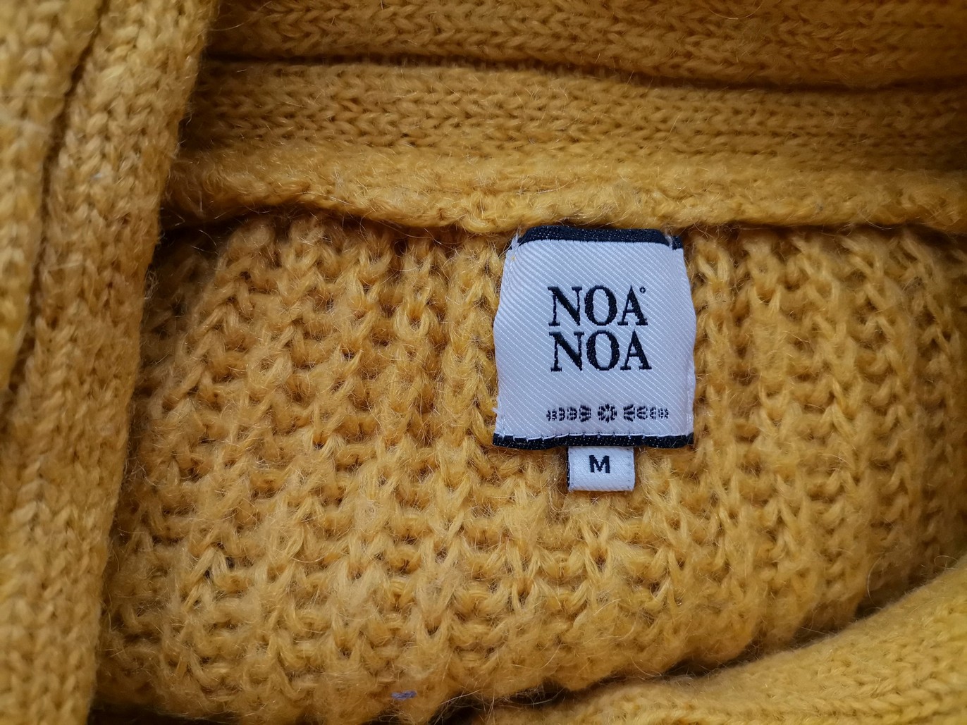 Noa noa Size M Color Żółty Golf Długi Zapinany Kardigan Płaszcz Długi rękaw Fabric Wełna Gruba dzianina