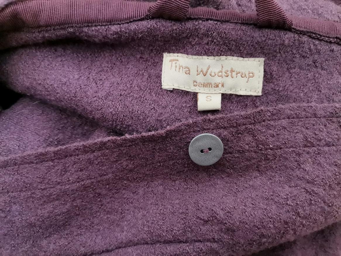 Tina Wodstrup Size S Color Purpurowy Kołnierz Długi Zapinany Kardigan Płaszcz Długi rękaw Fabric Wiskoza Cienka dzianina