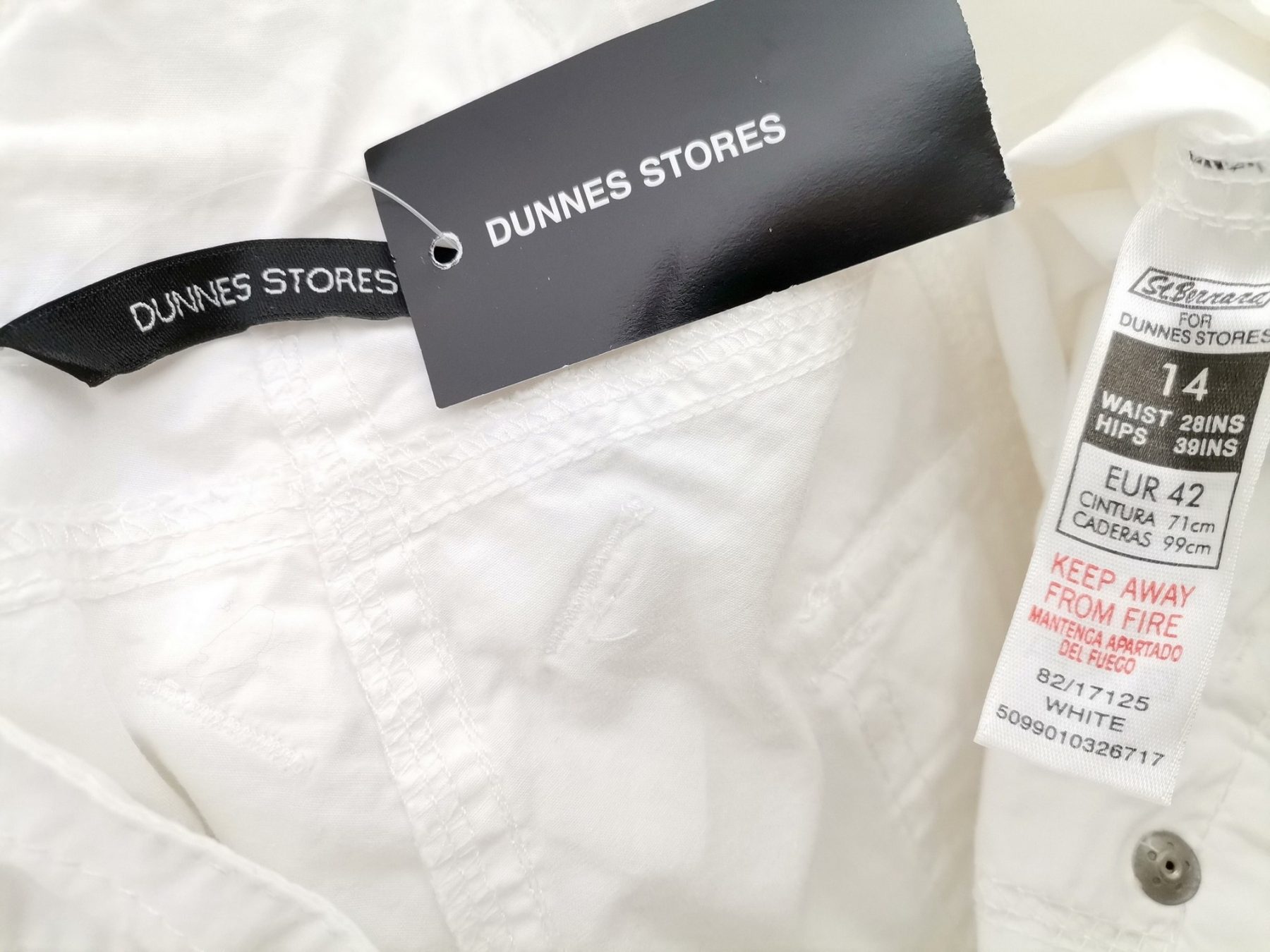 Dunnes stores Size 14 (42) Color Biały Szorty Fabric Bawełna 100%