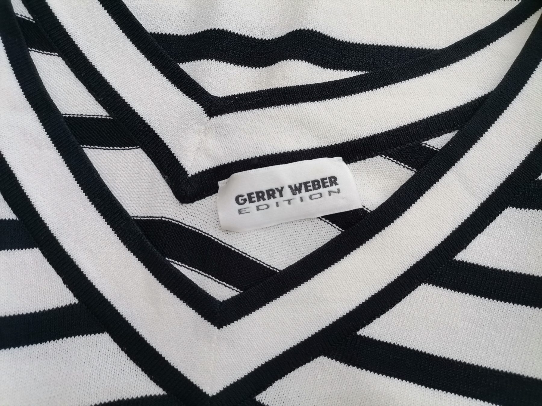 Gerry weber Size 38/40 Color Czarny Pasy W serek Sweter Rękaw 3/4