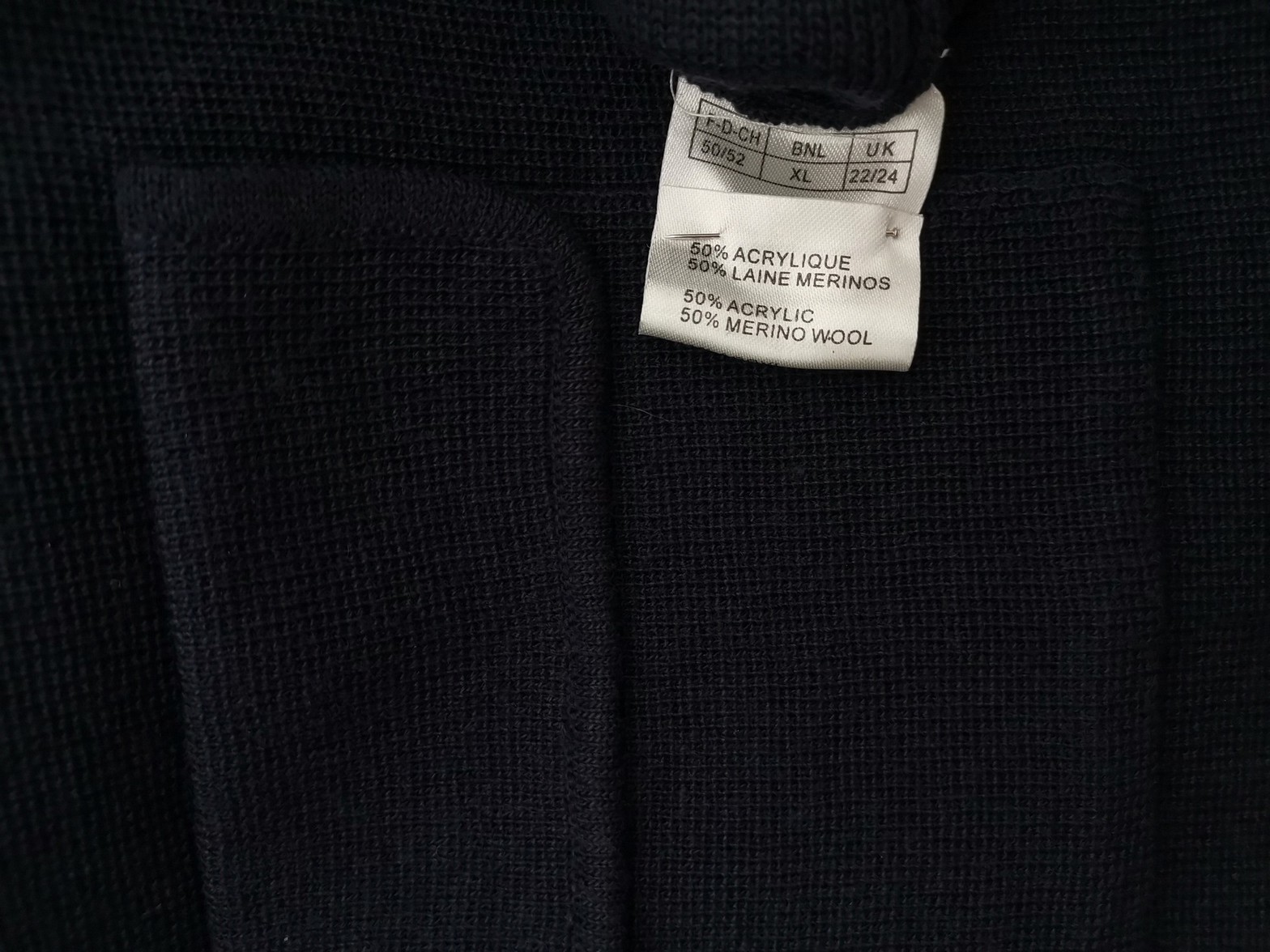 Damart Size 50/52 Color Granatowy Kołnierz Długi Zapinany Kardigan Długi rękaw Fabric Wełna Merino Cienka dzianina