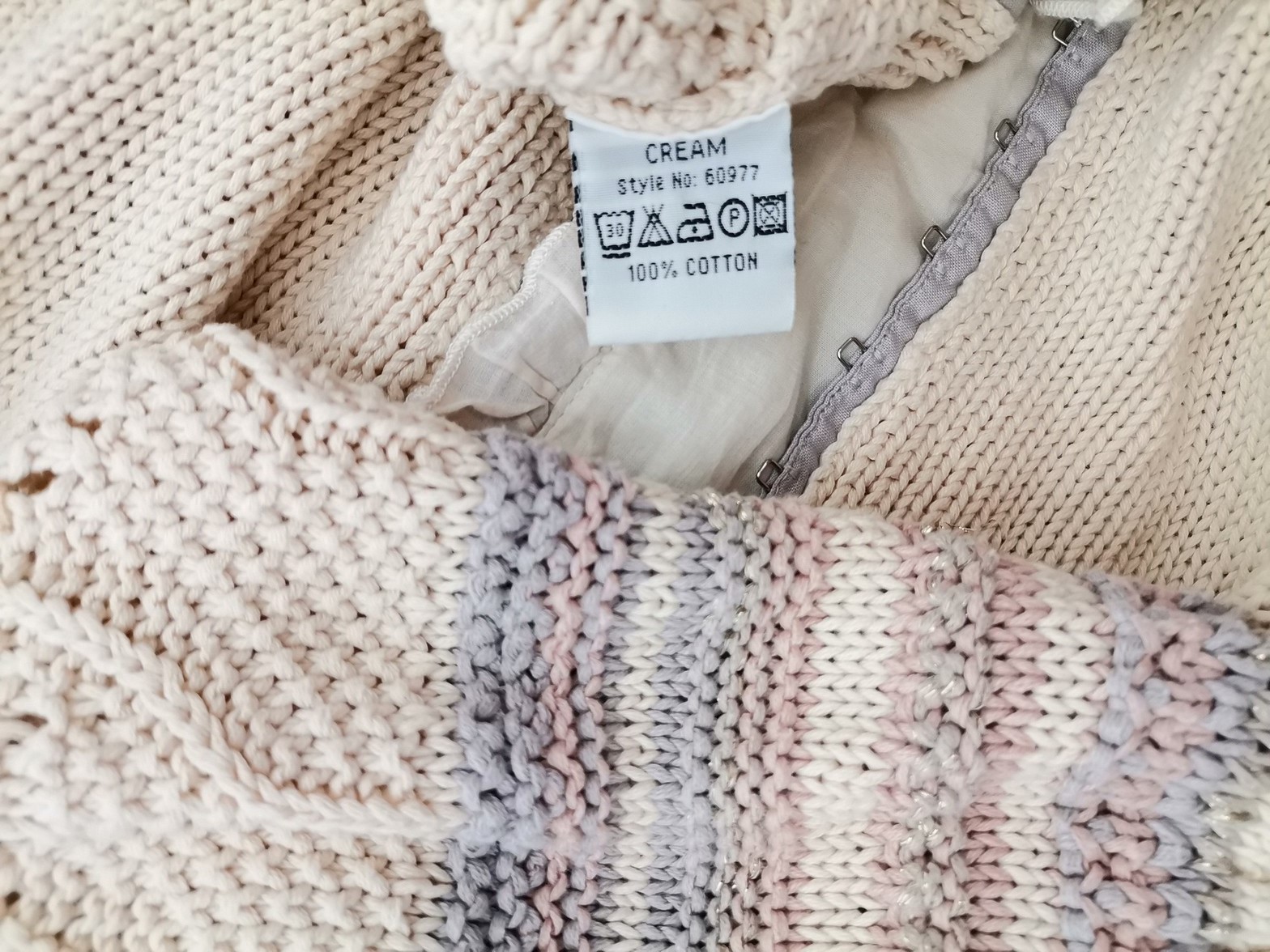 Cream Size S Color Kremowy Okrągły dekolt Długi Zapinany Kardigan Długi rękaw Fabric Bawełna 100% Cienka dzianina