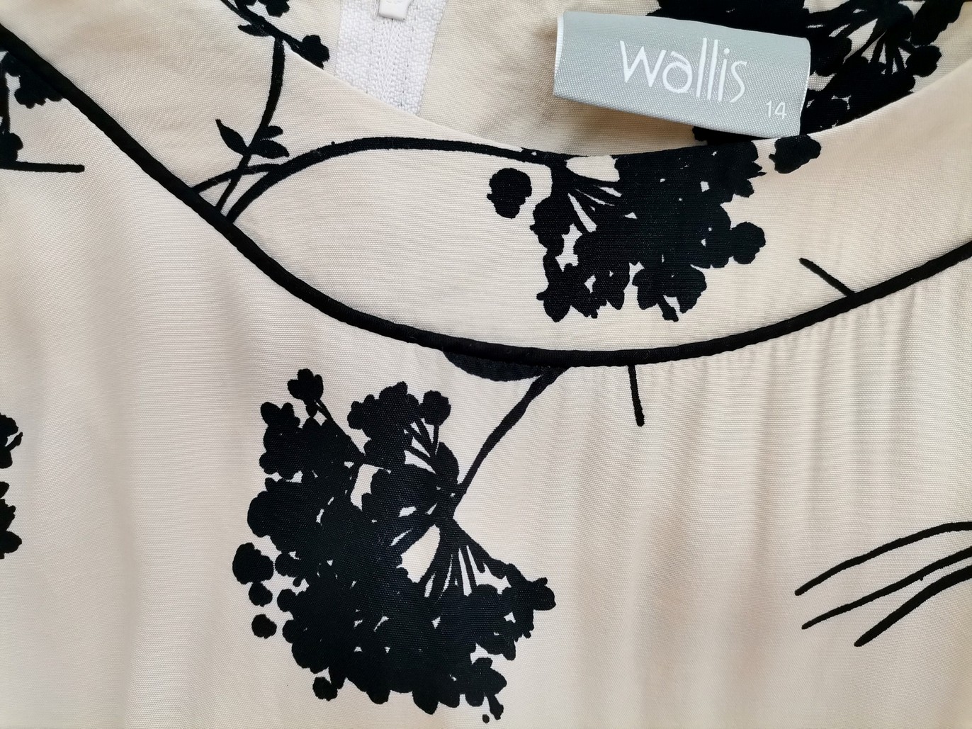 Wallis Size 14 (42) Color Kremowy Okrągły dekolt Sukienka Prosta Bezrękawnik Midi Fabric Wiskoza 100%