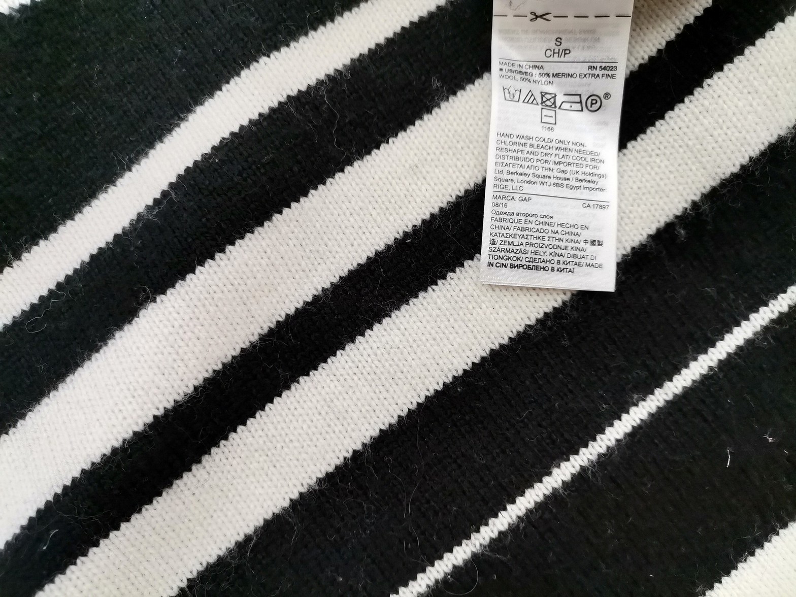 Gap Size S Color Czarny Pasy Pół golf Sweter Długi rękaw Fabric Wełna Merino Cienka dzianina