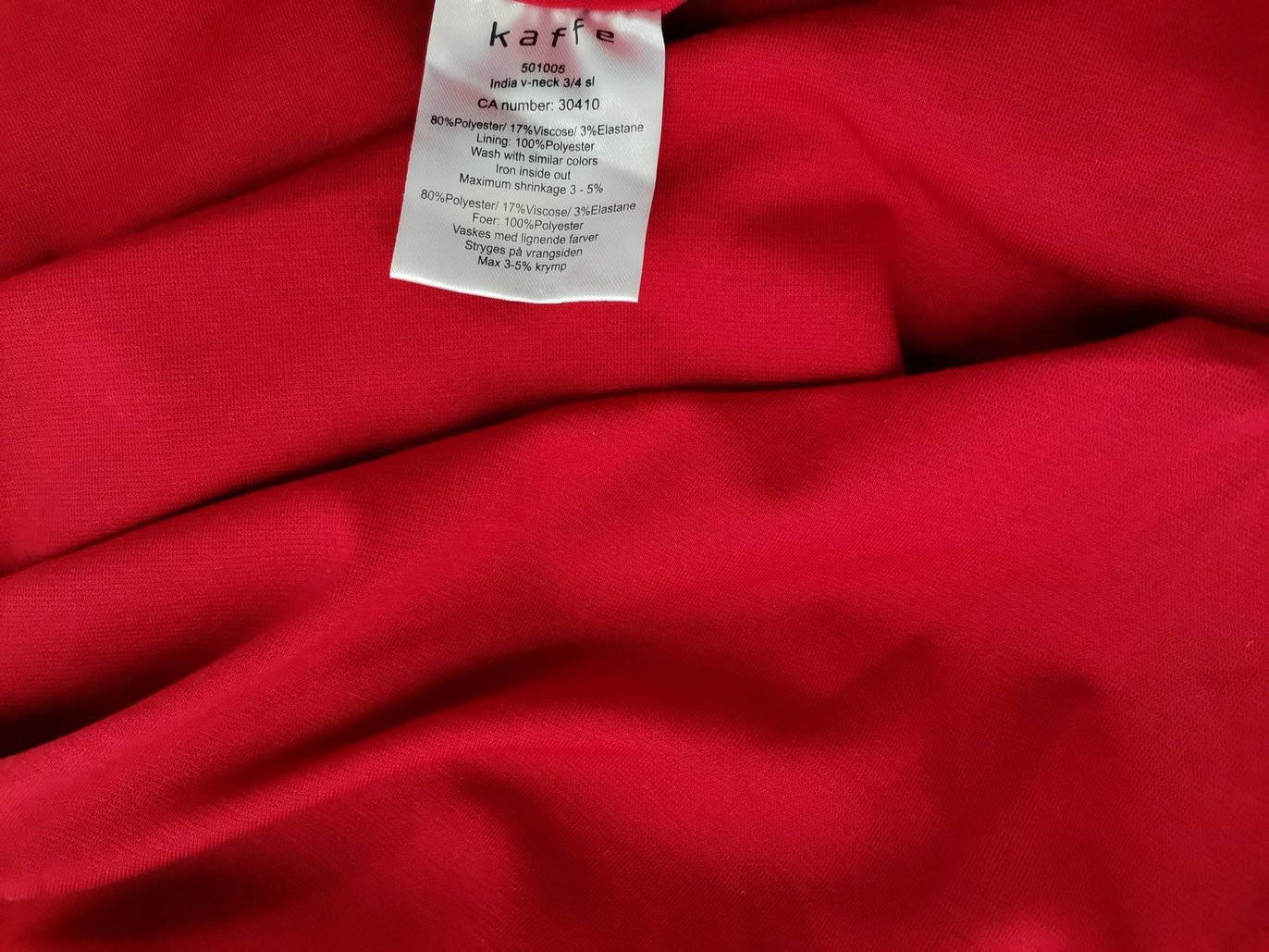 Kaffe Size XXL Color Czerwony W serek Sukienka Prosta Rękaw 3/4 Midi Fabric Wiskoza